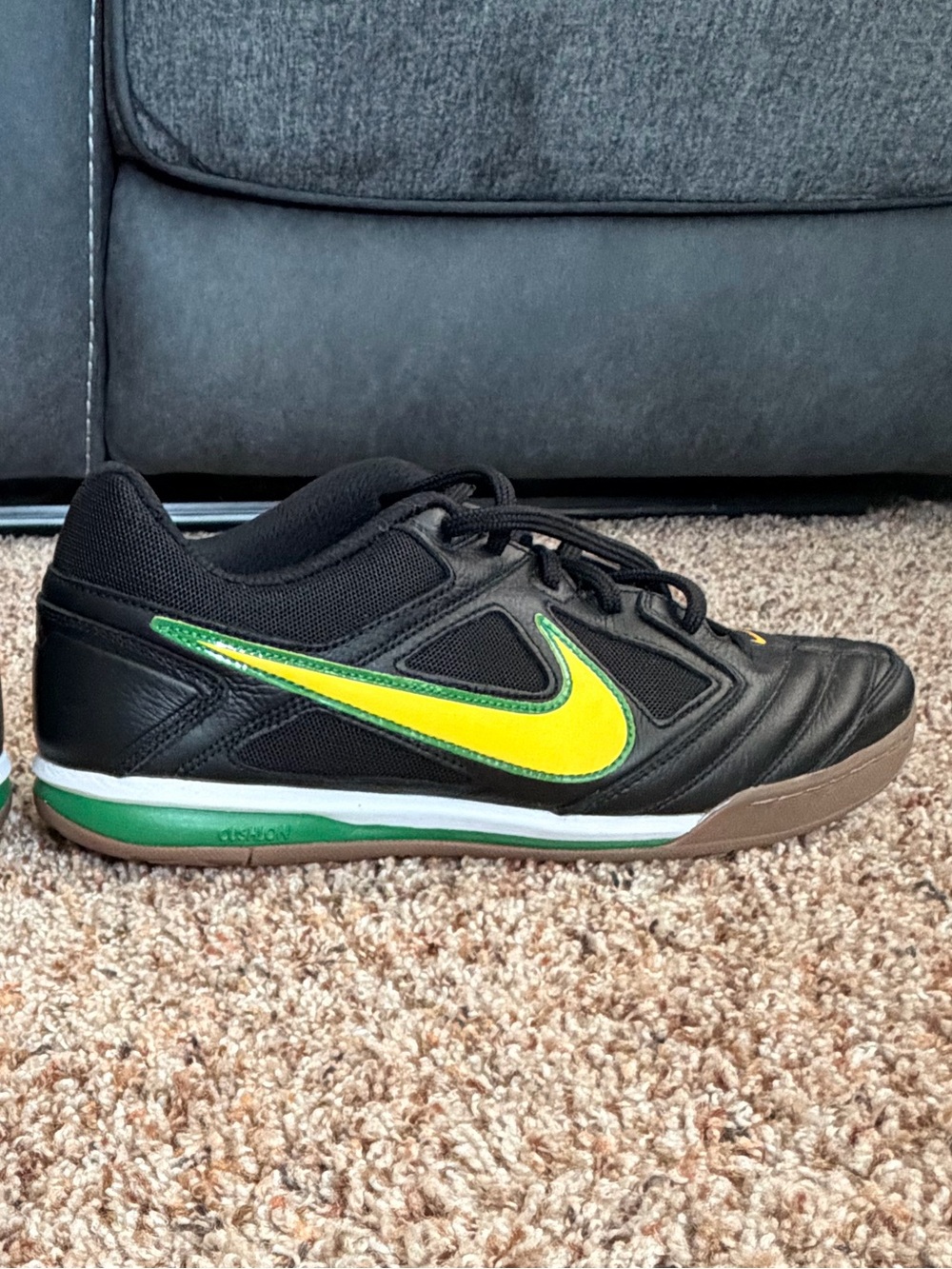 Nike Men’s Black & Yellow Indoor Training Sneakers